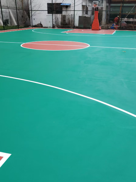 兴安 球场长期使用易出现地面开裂